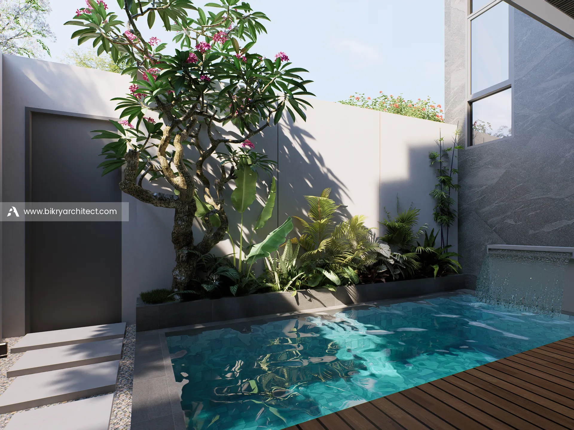 Kolam renang dengan pohon kamboja, dinding putih tinggi, dan taman tropis di sisi dalam rumah