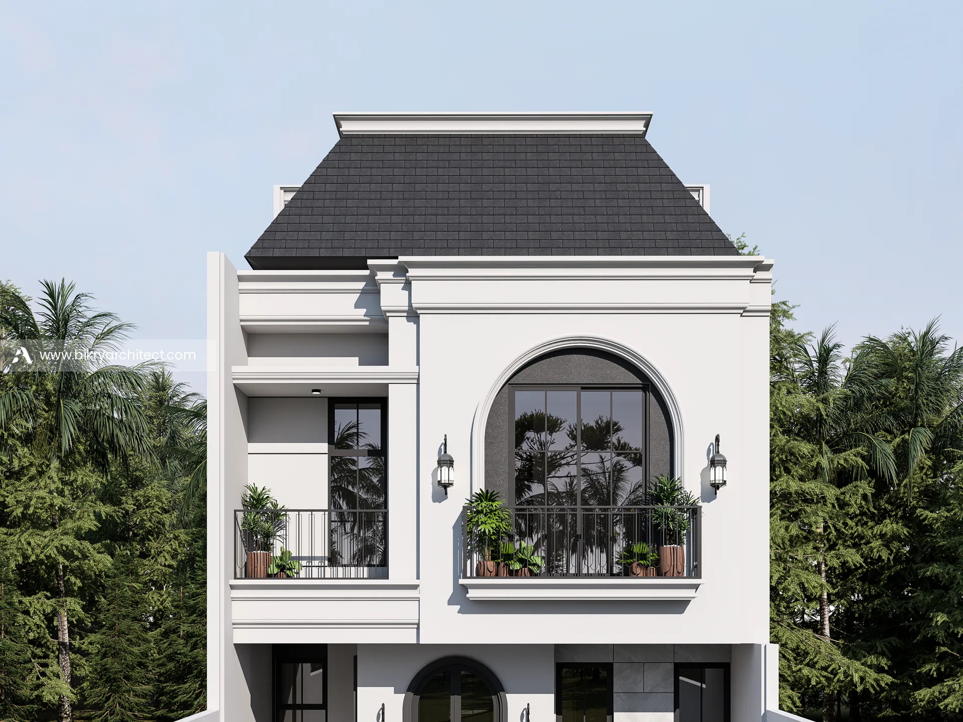 Detail jendela lengkung besar lantai 2 dengan balkon railing besi hitam dan lampu dinding klasik