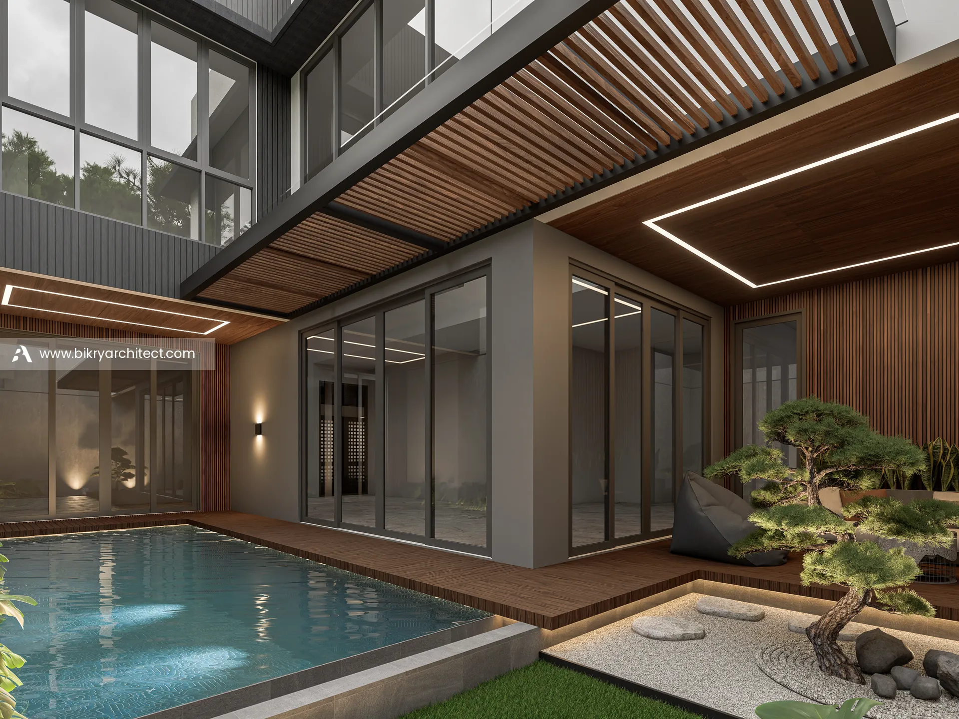 Kolam renang dengan dek kayu, pergola kayu, dan pintu kaca besar di sisi rumah