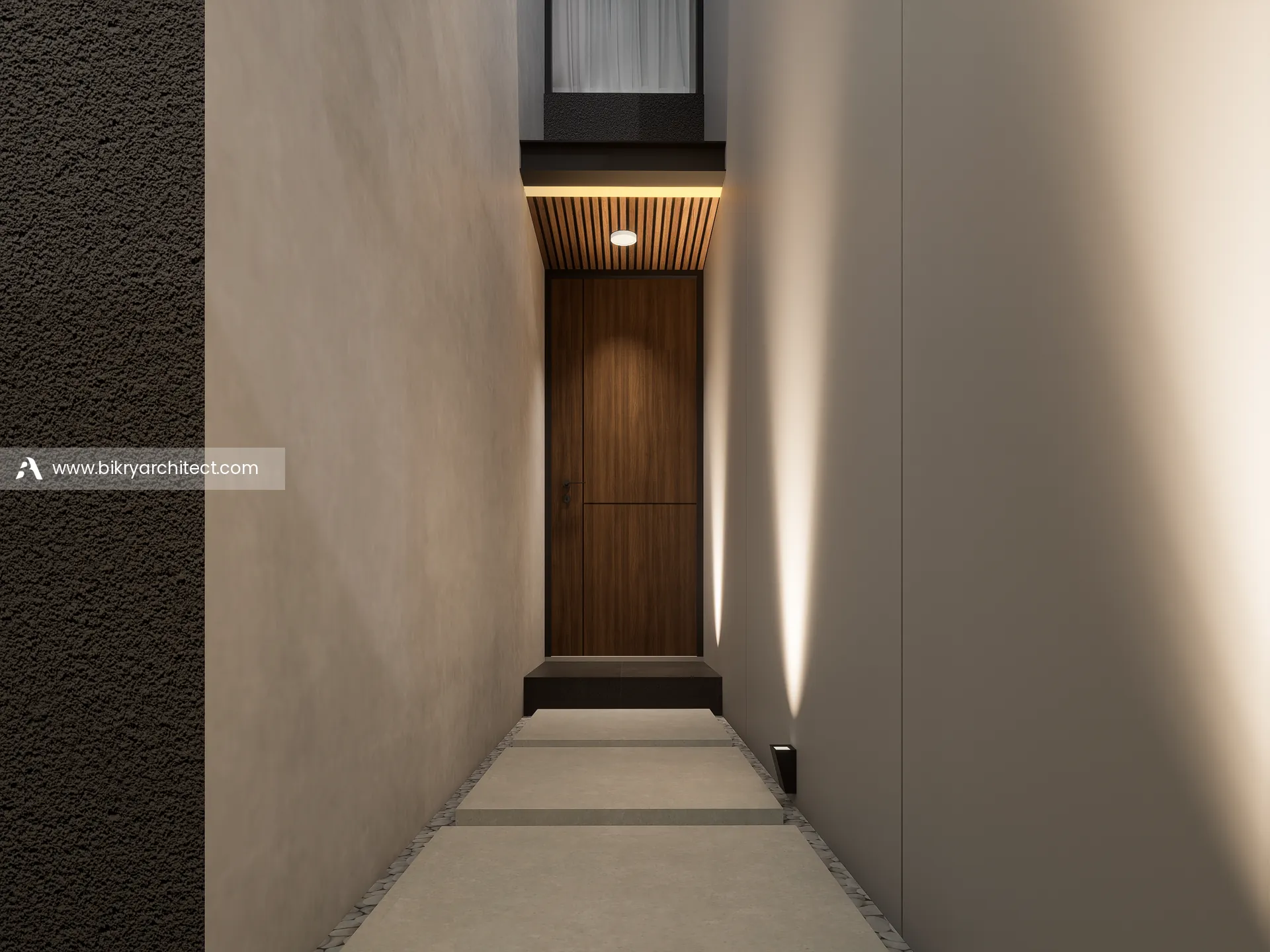 Lorong masuk menuju pintu kayu utama dengan lampu dinding yang menyorot ke atas