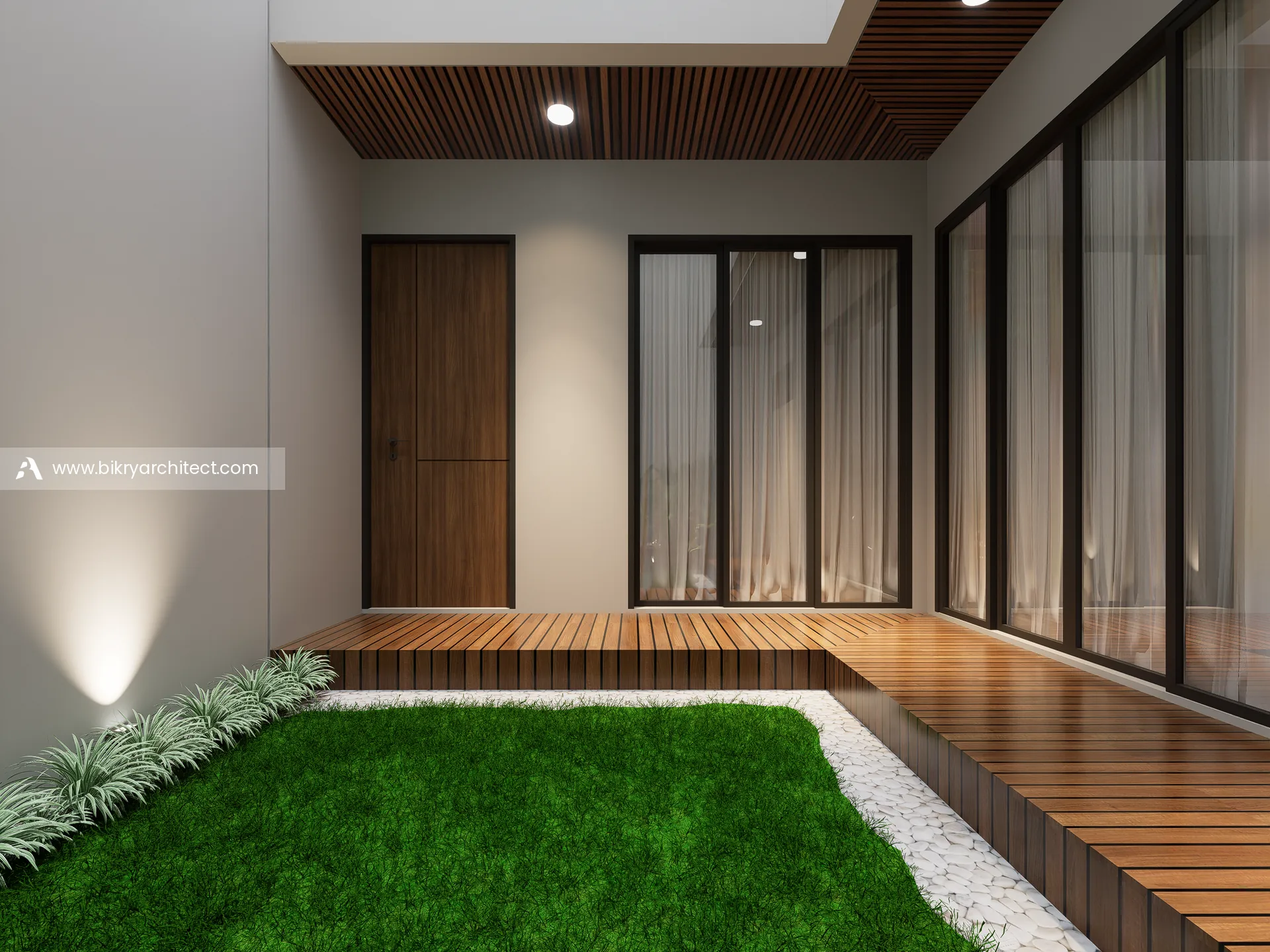 Taman dalam rumah dengan rumput hijau, dek kayu, dan pintu kaca tinggi